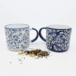 Mug blanc fleurs bleues en relief